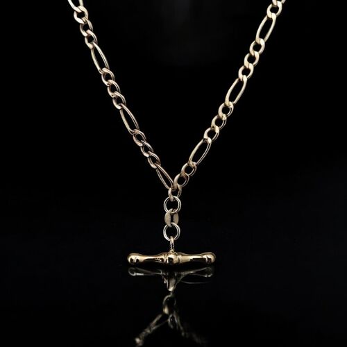 Classic T-bar pendant with figaro chain