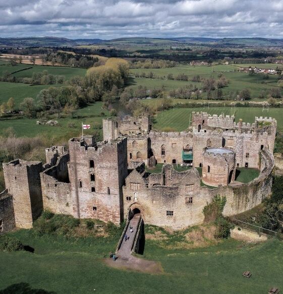 Gallery | Holidayhouseludlow.co.uk | Self Catering Accommodation in Ludlow | Rental Home in Ludlow Town Centre with Secure Private Parking | Historic Places To Stay in Ludlow Shropshire