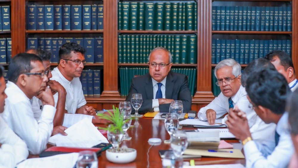 கிராம சேவகரின் சேவையிலுள்ள பிரச்சினைகளின் மேல் அரசாங்கத்தின் கவனம் 