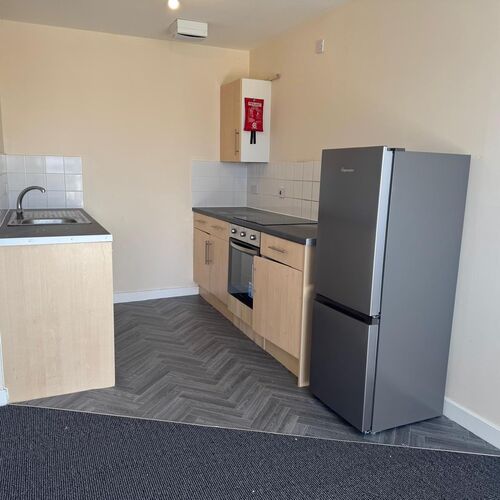 QUEENSWAY, BLETCHLEY - 2 BEDROOM PENTHOUSE