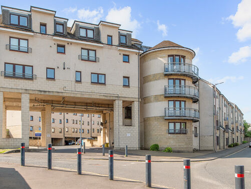 James Short Park, Falkirk, FK1 5EB