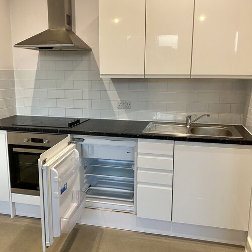 QUEENSWAY BLETCHLEY - 1 BEDROOM GROUND FLOOR APARTMENT