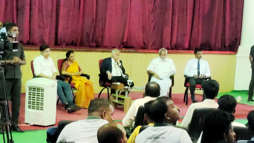 இளைஞர்கள், தொழில்முனைவோருடன் ஜனாதிபதி கலந்துரையாடல்