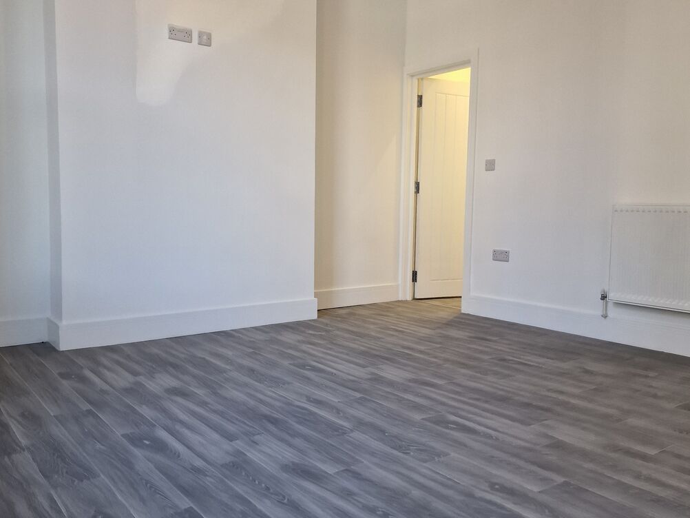 Office conversion to 5x1 bedroom flats 