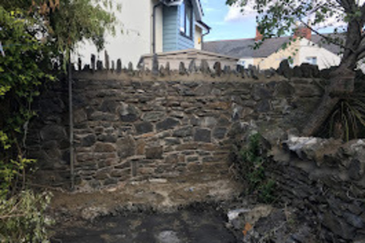 Muscle Stone & Brick Solutions | Stonework masonry builder -Reponiting-repair Cardiff | Brickwork builder -repointing -repair-Cardiff | Garden walls-extensions-patios-garages-porches-garden kitchen ovens-home structural repairs-BBQ.cardiff