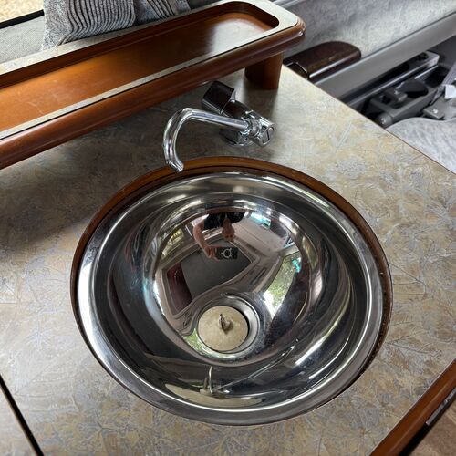 1999 Nissan Elgrand 3.2V6 Auto Camper Van 2 Berth