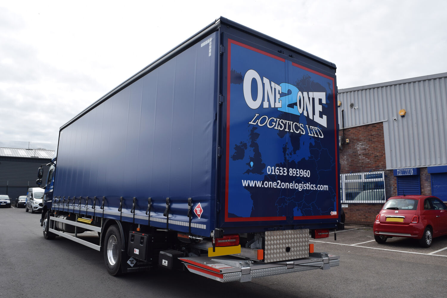 One2One Logistics - DAF CF Space Cab