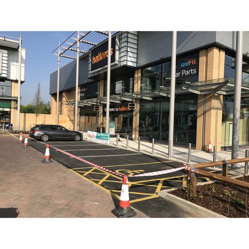 Securing of courtesy canopies for the general public