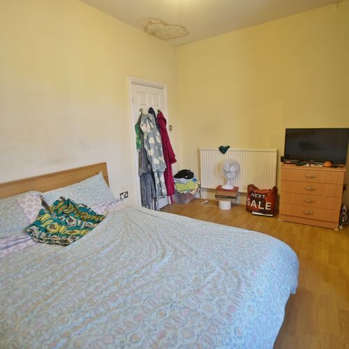 2 BEDROOM Mid Terrace For SALE