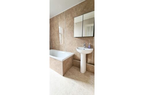 Upper Flat, Clan Villa, Bridge Street, Rothesay, Isle of Bute, PA20 0HQ