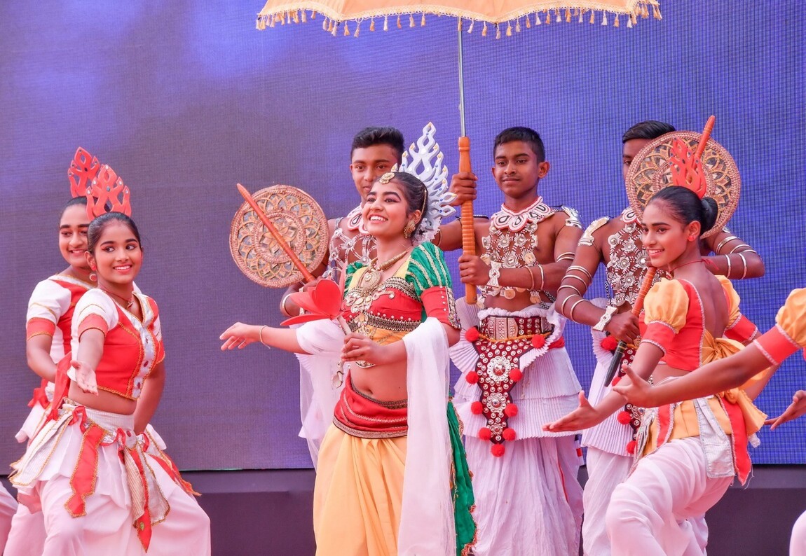 நாட்டைக் கட்டியெழுப்புகையில் தடைகளை விடத் தயாரில்லை