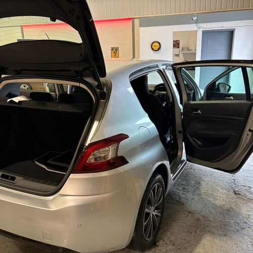 2015 (15) PEUGEOT 308 ALLURE 1.6 HDi DIESEL 5 DOOR 