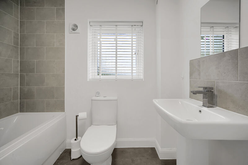 CLOS GLASCOED DINAS POWYS UNFURNISHED THREE BEDROOM DETACHED HOUSE WITH GARAGE 