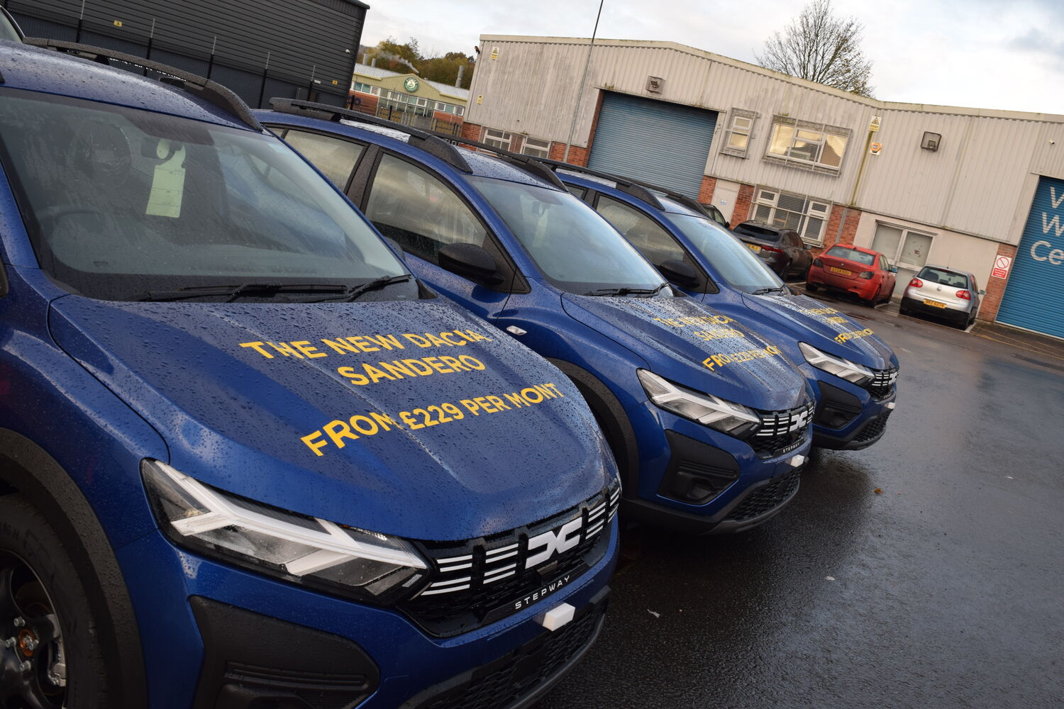 Renault Cardiff - 3x Dacia Sandero