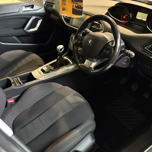 2015 (15) PEUGEOT 308 ALLURE 1.6 HDi DIESEL 5 DOOR 