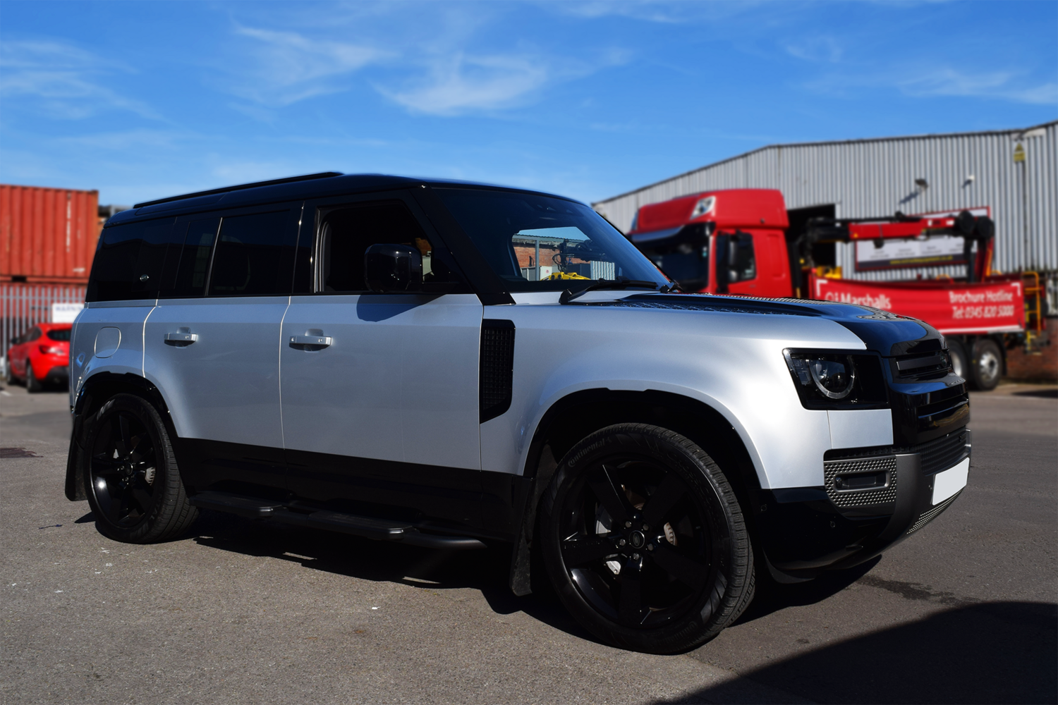 Land Rover Defender 100