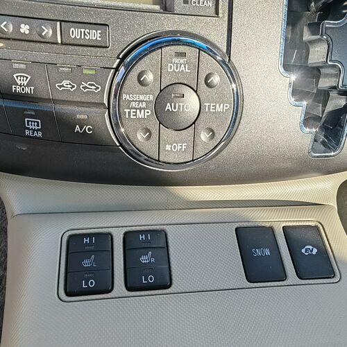 TOYOTA ESTIMA HYBRID E-FOUR