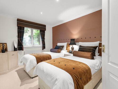 Sneddon Place, Airth, FK2 8GH