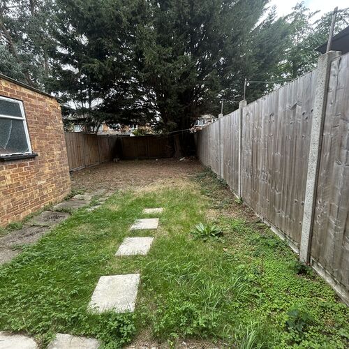 WEST BLETCHLEY - 2 BEDROOM HOUSE with GARDEN