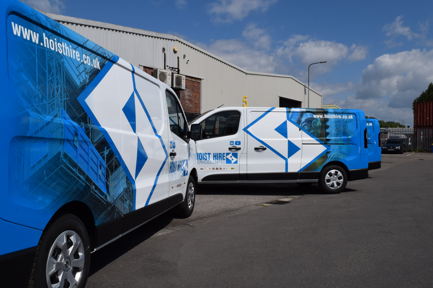 Hoist Hire - 8x Renault Trafic  