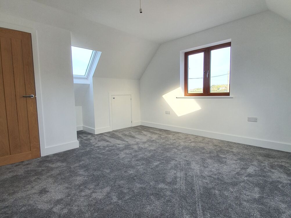 3 bedroom house with glass apex