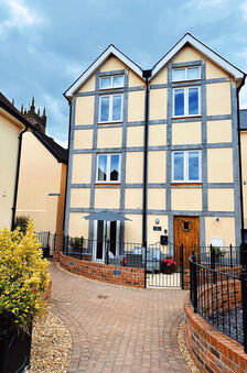 The House | Holidayhouseludlow.co.uk | Self Catering Accommodation in Ludlow | Rental Home in Ludlow Town Centre with Secure Private Parking | Historic Places To Stay in Ludlow Shropshire