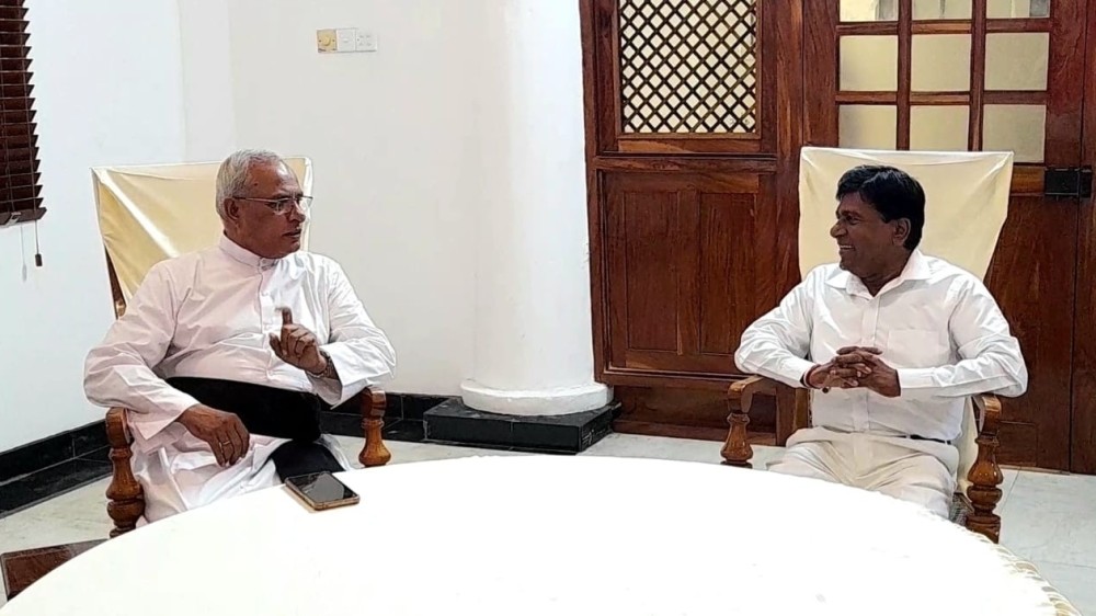 யாழ். குரு முதல்வரை சந்தித்தார் விஜயதாச