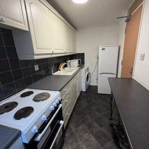 CONNIBURROW - ROOM RENTAL