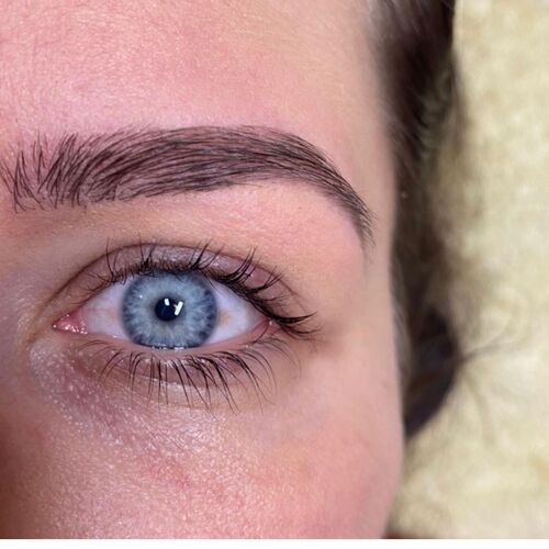 Eyebrow shape and tint 