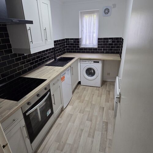 PEARTREE BRIDGE - 1 BEDROOM 