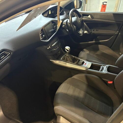 2015 (15) PEUGEOT 308 ALLURE 1.6 HDi DIESEL 5 DOOR 