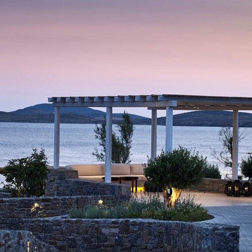 Bill & Coo Suites and Lounge