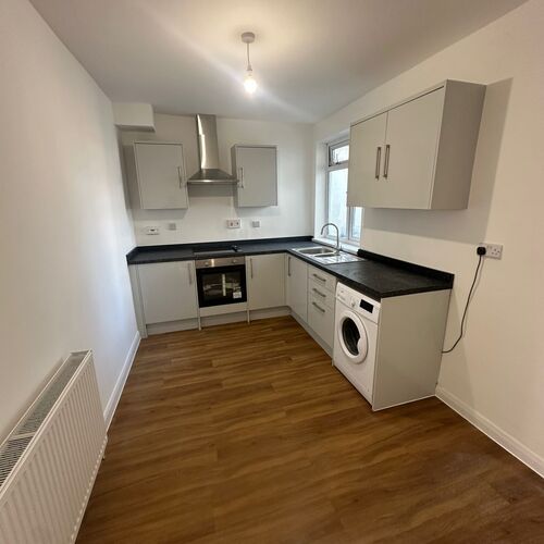 2 Bedroom Flat To Let with Parking