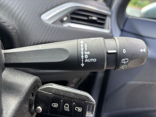 Peugeot 2008 1.2 PureTech Allure Euro 6 5dr