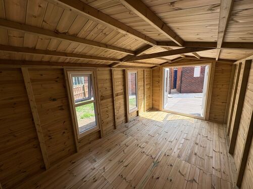 16x9 Apex Summer House