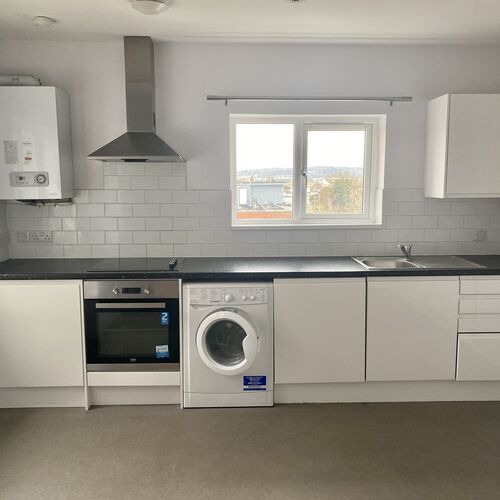 QUEENSWAY, BLETCHLEY - 2 BEDROOMS