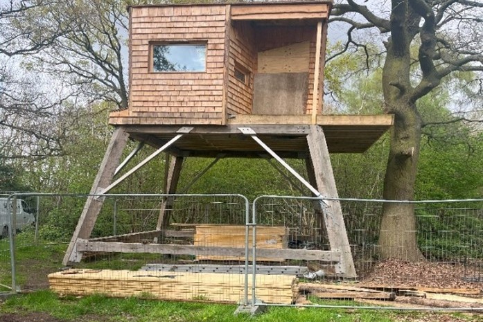Cabane dans les arbres - Hill Holt Wood | Spirafix France | D&amp;#039;ancrage au sol | Vis d&amp;#039;ancrage | Boulon de terre | D&amp;#039;ancrage au sol | Vis d&amp;#039;ancrage | Boulon de terre