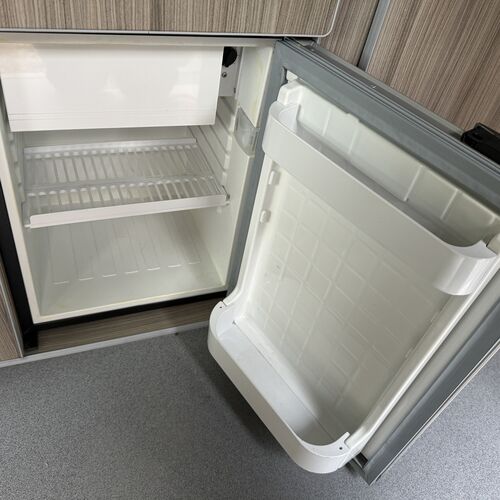 2005 Nissan Elgrand Camper Van 3.5 V6 - Blue - ProConversion - 1 UK Owner 8yrs