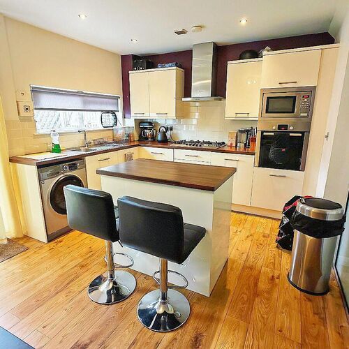 3 BEDROOM Mid Terrace For Sale