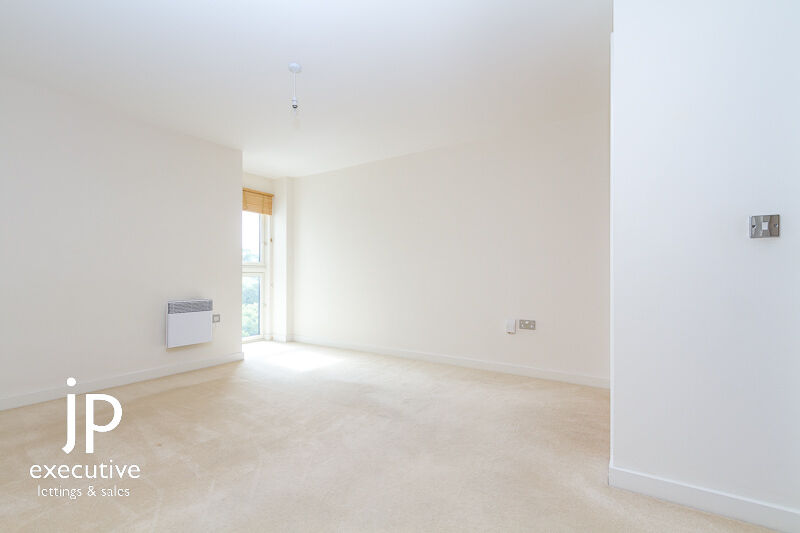 ROMA HOUSE VICTORIA WHARF CARDIFF BAY UNFURNISHED THREE BEDROOM APARTMENT WITH WATER VIEWS.