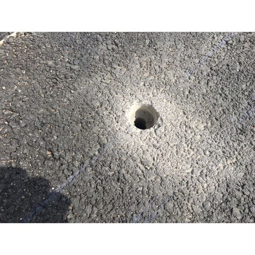 Securing of courtesy canopies for the general public