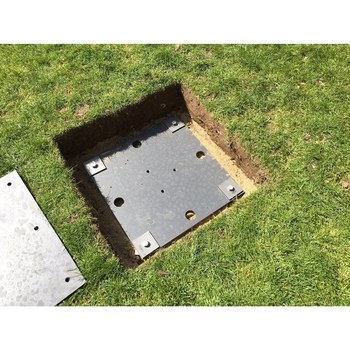 Secure fixing of temporary structures in a public place 