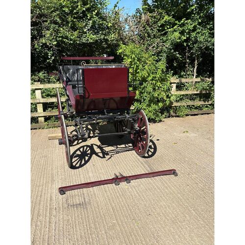 Traditional 4 Wheel Carriage