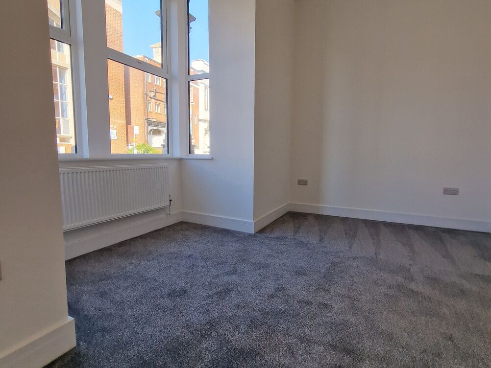 Office conversion to 5x1 bedroom flats 