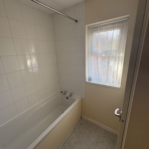 WALNUT TREE, MILTON KEYNES - 1 BEDROOM