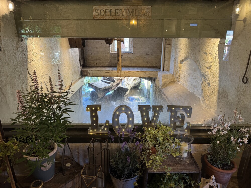 Sopley Mill Wedding | Louise &amp; Jonathan | Pic Me Photo Booths