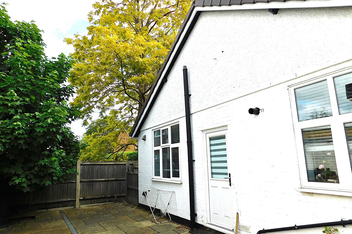 Vicarage Road, Sunbury