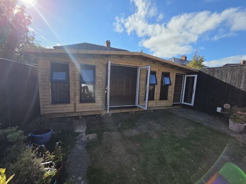 23x12 Summer House Home Bar Combi