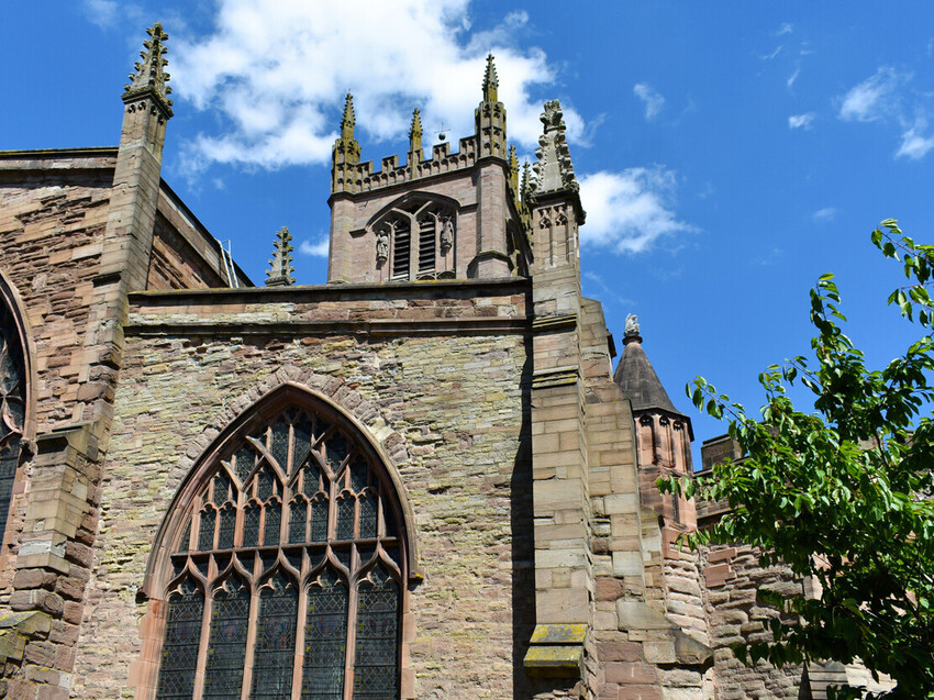 Inside St Lawrence Church | Holidayhouseludlow.co.uk