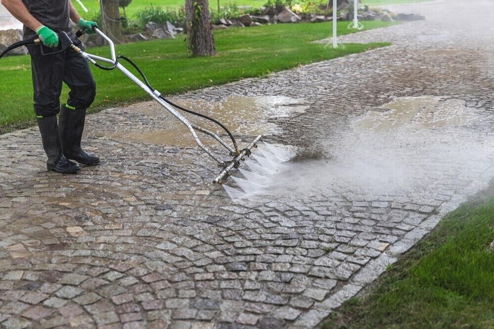 Leicestershire Kerb Appeal | Pressure Washing Driveways Leicestershire | Roof Cleaning Services Leicestershire | Gutter Fascia Soffit Cleaning Leicestershire